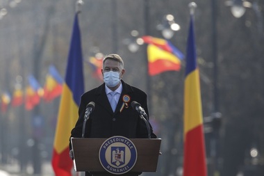 Ziua Naţională - Iohannis: Gândurile noastre se îndreaptă către eroii acestui an, personalul medical şi toţi cei care se sacrifică pentru a opri răspândirea virusului, dar şi către victimele acestui virus ucigaş şi familiile lor  - VIDEO, FOTO