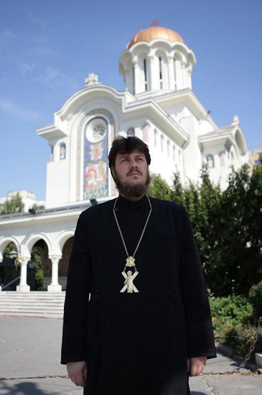 Purtătorul de cuvânt al Arhiepiscopiei Tomisului:Nu-l scoateţi vinovat pe IPS Teodosie, pentru că nişte cinici v-au dat cârpe de doi lei, de s-au umplut spitalele/ Nu Biserica a umplut spitale, ci colcăiala de interese enorme pe nişte cârpe numite măşti