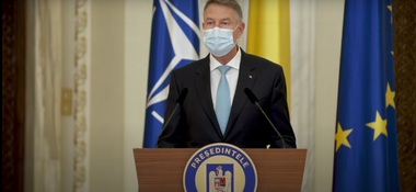 Iohannis, la ceremonia de decorare a unor personalităţi din domeniul medical: Indiferent dacă munca medicilor s-a derulat în ţară sau peste graniţe, este impresionant modul în care aceştia s-au pus în slujba luptei contra pandemiei