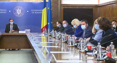 Guvernul va adopta o hotărâre prin care aprobă cuantumul minim pentru bursele de merit ale elevilor din învăţământul preuniversitar / Anisie: Cuantumul e de 100 lei, iar autorităţile locale pot să suplimenteze pentru acordarea burselor această sumă