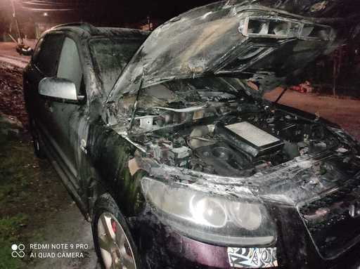 Sindicatul Europol reclamă lipsa unor măsuri de protecţie, în cazul unui poliţist din Botoşani care a fost ameninţat cu moartea de un bărbat căruia i-a întocmit dosar penal/ Maşina agentului a fost incendiată a doua zi