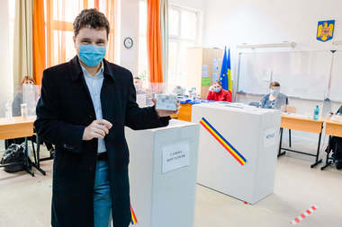 Nicuşor Dan: Mai sunt câteva ore până la închiderea urnelor. Haideţi la vot pentru că România şi Bucureştiul merită să se dezvolte cu adevărat!
