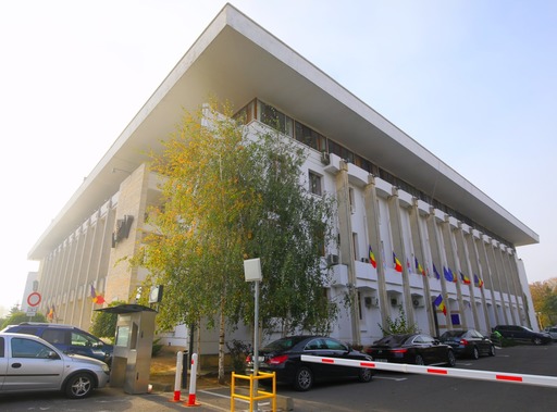Scandal în şedinţa CL Constanţa, pe tema burselor - Asociaţia Elevilor a anunţat că face plângere pe numele celor care votează pentru acordarea burselor sociale şi nu a tuturor burselor, iar primarul Vergil Chiţac a acuzat presiune înaintea votului