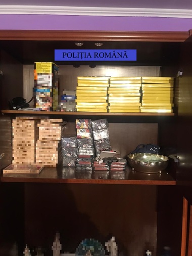 Olt: Peste 10.500 de articole pirotehnice au fost găsite de poliţişti în locuinţa unui bărbat de 62 de ani 