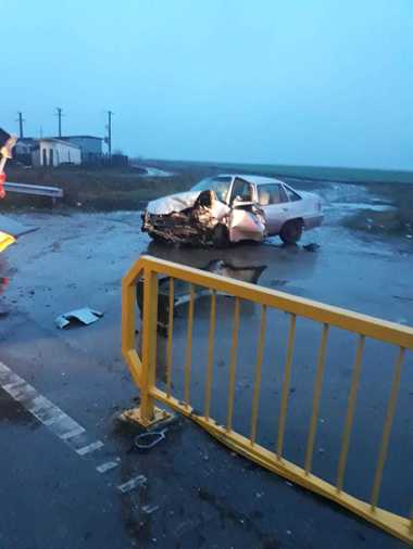 Dolj: Cinci persoane au fost rănite după ce două maşini s-au ciocnit 