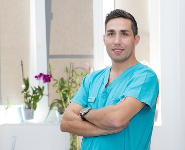 Valeriu Gheorghiţă: De luni, 4 ianuarie, activitatea va fi începută în peste 90% din cele 370 de centre de vaccinare destinate pentru personalul medical/ Ar trebui să avem cel puţin 20.000 de persoane vaccinate pe zi
