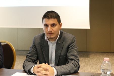 Adrian Covăsnianu, vicepreşedintele unei asociaţii civice care militează pentru construcţia autostrăzilor în Moldova, a fost numit secretar de stat la Ministerul Transporturilor