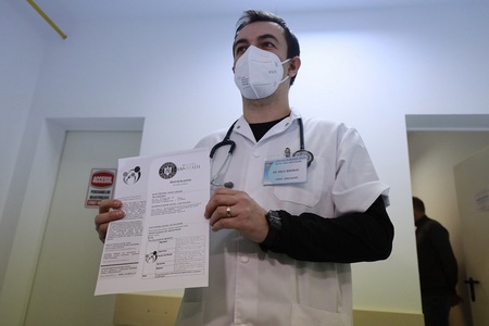 Buzău - Aproape 100 de persoane vacinate anti-COVID în prima zi de la declanşarea campaniei în judeţ
