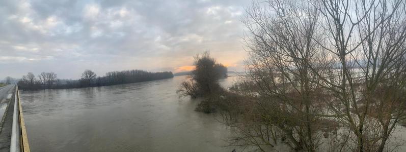 Apele Române: Riscul de inundaţii s-a diminuat semnificativ în bazinele hidrografice Olt şi Jiu. Creşte riscul de inundaţii în bazinul hidrografic Banat - FOTO, VIDEO