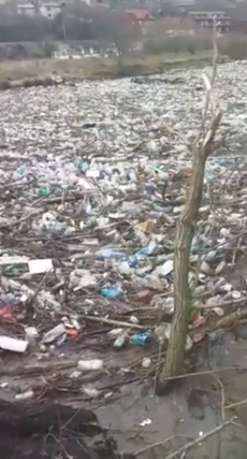 Apele Române: Râul Cerna va fi curăţat de deşeurile acumulate în urma viiturilor - VIDEO
