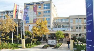 Universitatea din Ploieşti păstrează învăţământul online / Studenţii vor da tot pe internet şi examenele din sesiunea de iarnă 