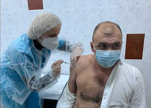 Primarul municipiului Caransebeş, Felix Borcean, s-a vaccinat împotriva COVID-19