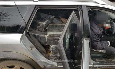 Autoturism plin cu ţigări de contrabandă, reţinut cu focuri de armă de către poliţiştii de frontieră | VIDEO - FOTO