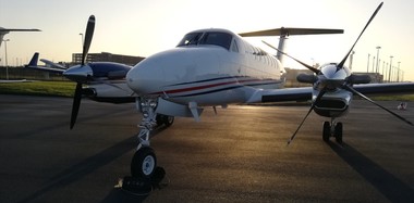 Nouă aeronavă de tip Beechcraft Super King Air 350, folosită de Autoritatea Aeronautică Civilă Română pentru a verifica şi calibra sistemele de radionavigaţie, pentru aterizare, ruta şi procedurile de zbor ale aeroporturilor civile şi militare - FOTO