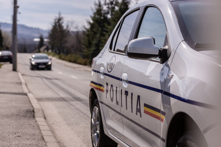 Poliţiştii au găsit 200 de persoane care participau la o petrecere, într-un local din Cluj/ Au fost aplicate deocamdată 50 de amenzi, în valoare de 100.000 de lei