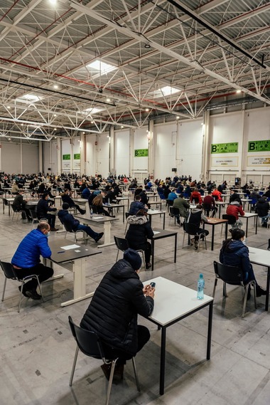 Poliţiştii de frontieră solicită un nou concurs pentru trecerea în corpul ofiţerilor, după ce gradul de ocupare a posturilor a fost sub 50%/ Sindicaliştii reclamă diferenţe între grilele de concurs de la IGPF faţă de IGPR

