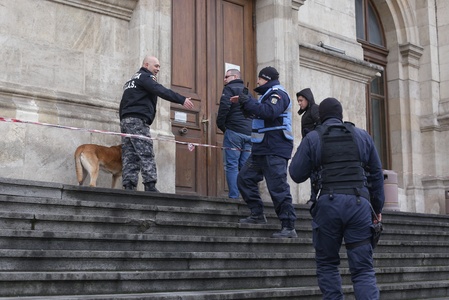 UPDATE - Ameninţare cu dispozitiv exploziv la Curtea de Apel Bucureşti / Clădirea a fost evacuată / Pirotehniştii au stabilit că a fost o alarmă falsă