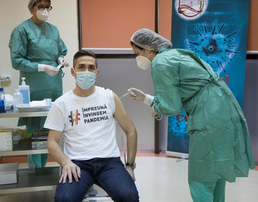 Coordonatorul campaniei naţionale de vaccinare, Valeriu Gheorghiţă, a primit doza de rapel 