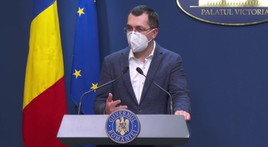 Ministrul Sănătăţii anunţă sancţiuni pecuniare pentru coordonatorii centrelor de vaccinare care imunizează persoane peste rând. El spune că va fi vorba de sume "de care să-şi aducă aminte fără bucurie"