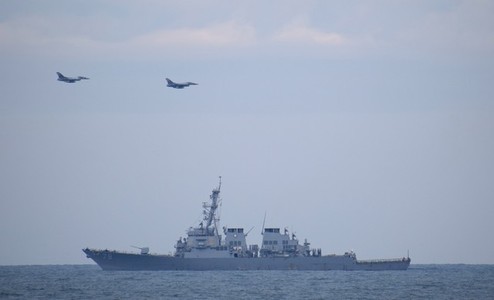 Exerciţiu româno-american în largul Mării Negre - Au participat fregata ”Mărăşeşti”, distrugătorul american USS ”Porter”, patru aeronave F-16 şi un tanc petrolier 