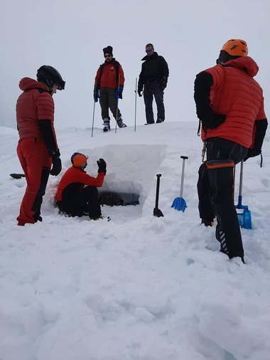 Risc ridicat de avalanşă în Munţii Făgăraş, la peste 1.800 de metri altitudine. Traseele montane rămân închise în această perioadă
