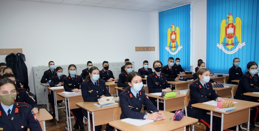 Prahova: 11 elevi ai Colegiului Militar Breaza, testaţi pozitiv la SARS-CoV-2 la revenirea la şcoală. Pentru alţi patru elevi rezultatele sunt incerte
