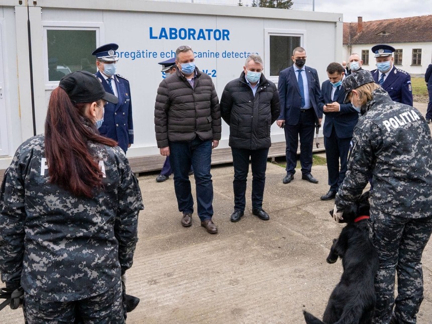Lucian Bode anunţă că Centrul Chinologic al Poliţiei Române de la Sibiu instruieşte câini pentru detectarea persoanelor infectate cu virusul SARS-Cov-2

