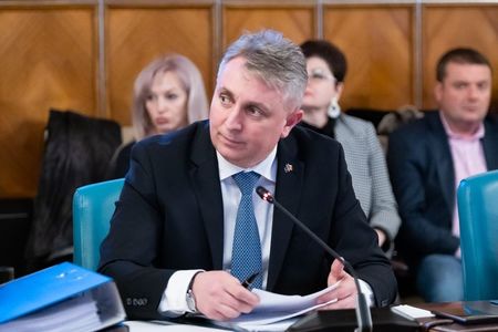 Lucian Bode, discuţii cu primarul din Timişoara, Dominic Fritz, despre problema migranţilor: Am găsit o variantă prin care să îi transportăm la centrele de bază, evident sub supraveghere şi să găsim o formulă în legislaţie să sancţionăm astfel de situaţii