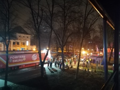 Managerul Institutului Marius Nasta: Pacienţii transferaţi de la unitatea mobilă la care a fost alertă de incendiu au între 52 şi 65 de ani. Patru au rămas la ATI, iar trei pe secţie. Au nevoie de ventilaţie non-invazivă, dar nu sunt intubaţi 
