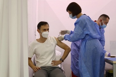 Preşedintele Consiliului Judeţean Timiş, Alin Nica, în izolare la domiciliu, după ce soţia a fost confirmată cu COVID-19. Recent, Nica a fost vaccinat cu prima doză de vaccin AstraZeneca
