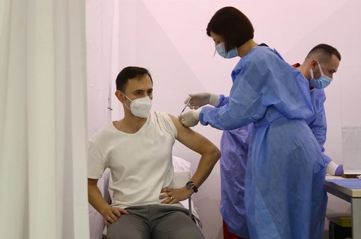 Preşedintele Consiliului Judeţean Timiş, Alin Nica, în izolare la domiciliu, după ce soţia a fost confirmată cu COVID-19. Recent, Nica a fost vaccinat cu prima doză de vaccin AstraZeneca
