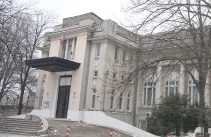 Primăria Focşani reclamă că i se cere să preia administrarea Centrului de vaccinare de la Casa Armatei, dar afirmă că nu poate face acest lucru decât prin hotărâre de Guvern/ Primarul a cerut să fie luate în calcul alte spaţii, care aparţin municipalităţi