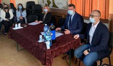 Ministerul Dezvoltării: Proprietarii a peste 6.000 de imobile dintr-o comună din Arad au primit gratuit noile cărţi funciare