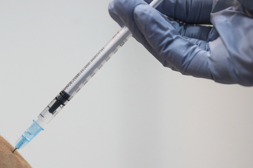DSP Gorj, verificări după ce un bărbat a făcut infarct a doua zi după ce a fost vaccinat / CNCAV: Nu au fost indicate probleme cronice de sănătate, iar după administrarea vaccinului nu a prezentat modificări ale stării de sănătate