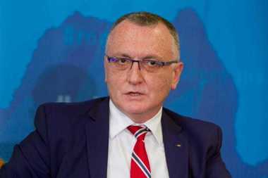 Sorin Cîmpeanu anunţă că peste 225.000 de elevi s-au înscris pentru orele remediale / Aceştia vor participa fizic la ore, dacă localitatea are o rată de infectare mai mică de 6 la mie