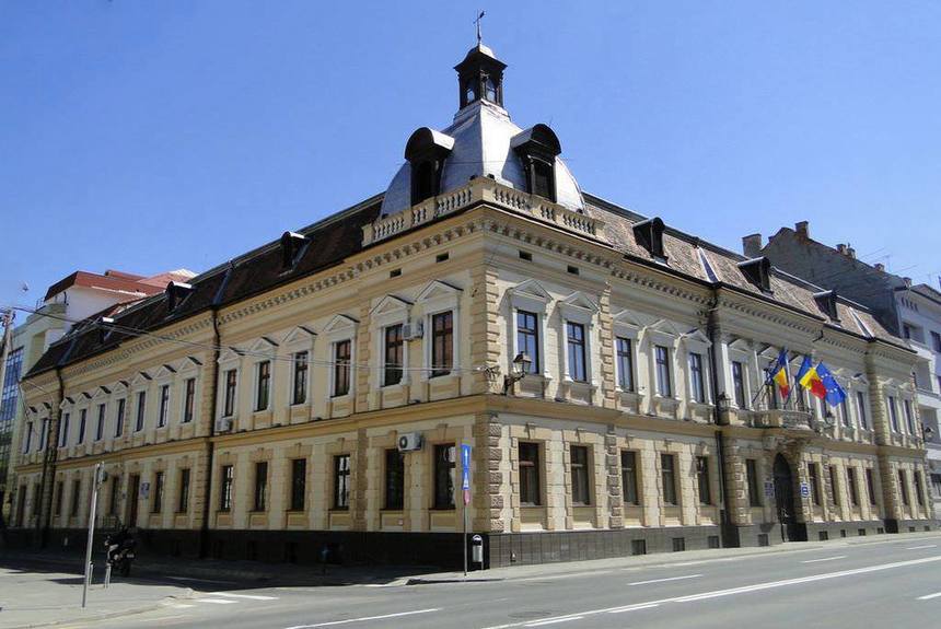 Municipiul Sibiu a depăşit din nou rata de infectare de 3 la o mie de locuitori. CJSU a impus restricţiile prevăzute în astfel de situaţii, inclusiv cursuri în scenariul roşu
