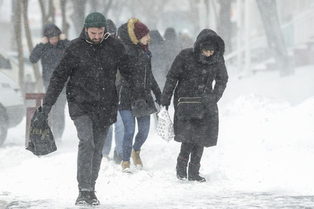 Atenţionare de călătorie emisă de MAE: Cod galben de ploi şi ninsoare, în Bulgaria; unele drumuri ar putea fi închise din cauza troienelor sau a vizibilităţii reduse
