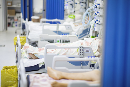 Doi pacienţi cu COVID-19 au murit în izolatorul Spitalului Judeţean din Craiova, în aşteptarea unor locuri libere la Terapie Intensivă