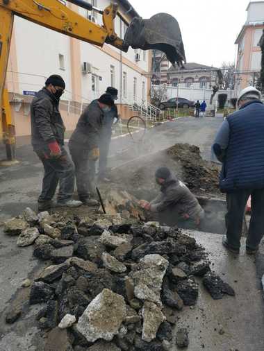 Iaşi: O avarie la instalaţia de încălzire a lăsat în frig o parte dintre bolnavii de COVID de la Spitalulul de Boli Infecţioase. Pentru a asigura căldura în saloane, au fost utilizate surse alternative
