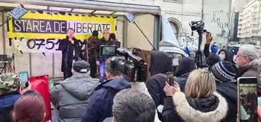 Mai multe sute de persoane protestează în Piaţa Victoriei faţă de măsurile pentru combaterea pandemiei / Miting şi la Universitate - VIDEO