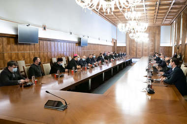 Cîţu: Soluţia spre care mergem este să adaptăm intervalul orar al restricţiilor de circulaţie, astfel încât credincioşii să poată participa fizic la Slujba de Înviere, cu condiţia respectării regulilor de siguranţă sanitară
