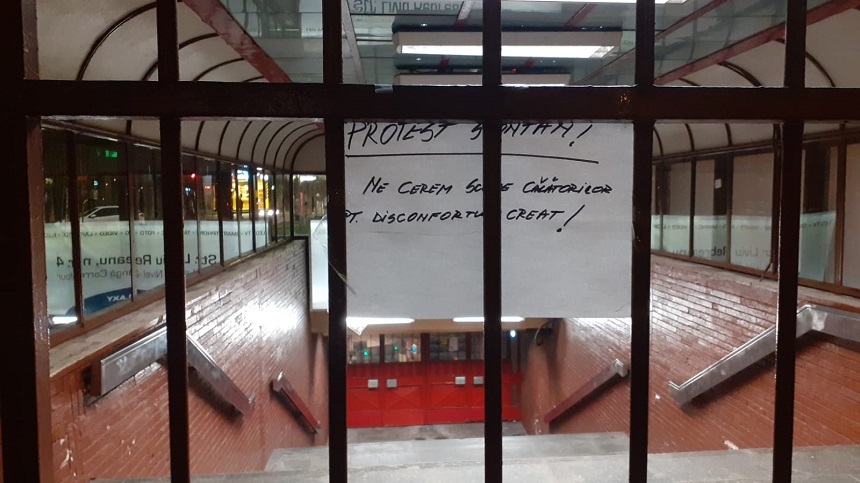 UPDATE - Circulaţia metrourilor, blocată de un protest spontan al sindicaliştilor, care s-au aşezat pe şine şi scandează ”Demisia” / Drulă: O palmă dată întregii Românii / Metrorex va folosi mijloace legale ”pentru a opri această ilegalitate” - FOTO, VIDEO
