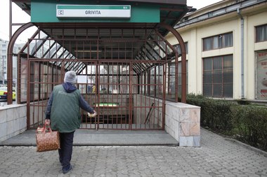 UPDATE- Prefectura Capitalei a convenit cu Metrorex reluarea activităţii / Sindicalist: Acţiunea de azi n-are nicio legătură cu spaţiile comerciale / Circulaţia, reluată sâmbătă / Prefect: Tehnic, înţeleg că e nevoie de ore pentru restabilirea circuitelor