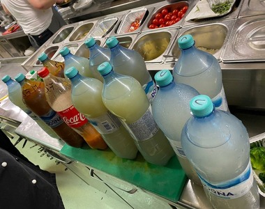 Amenzi de 127.000 de lei, date de Protecţia Consumatorilor Bucureşti-Ilfov după controale la unităţi de alimentaţie publică/ În două localuri se servea mâncare în spaţii închise, fiind anunţată Poliţia - FOTO