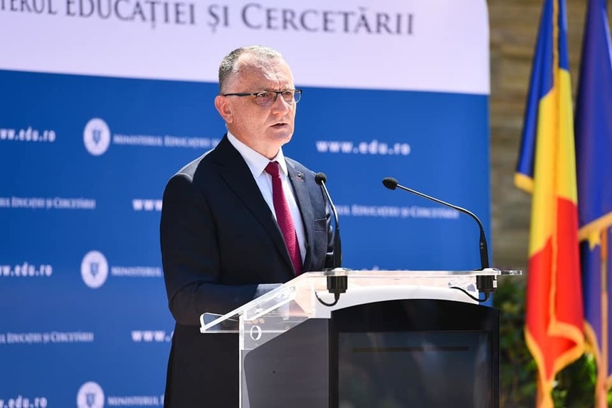 Cîmpeanu: Ordinul de ministru cu structura anului şcolar va fi semnat astăzi. Şcolile nu se închid pentru că elevii claselor terminale a VIII-a, a XII-a, a XIII-a, nu vor avea programul modificat