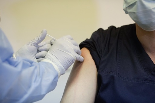 Aglomeraţie la centrul de vaccinare de la Romexpo. Comitetul de Coordonare a Vaccinării: Au existat întârzieri, condiţionate de dinamica şi de volumul solicitărilor în ceea ce priveşte alocarea cantităţilor de vaccin către centrele de vaccinare