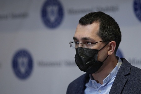 UPDATE - Voiculescu: Nici în războaie nu se atinge nimeni de medici, de infirmieri, de asistente / Cei care au fost azi noapte în curţi ale spitalelor, au greşit / Nu s-a descoperit o magie prin care să baţi din palme şi pandemia să dispară - VIDEO