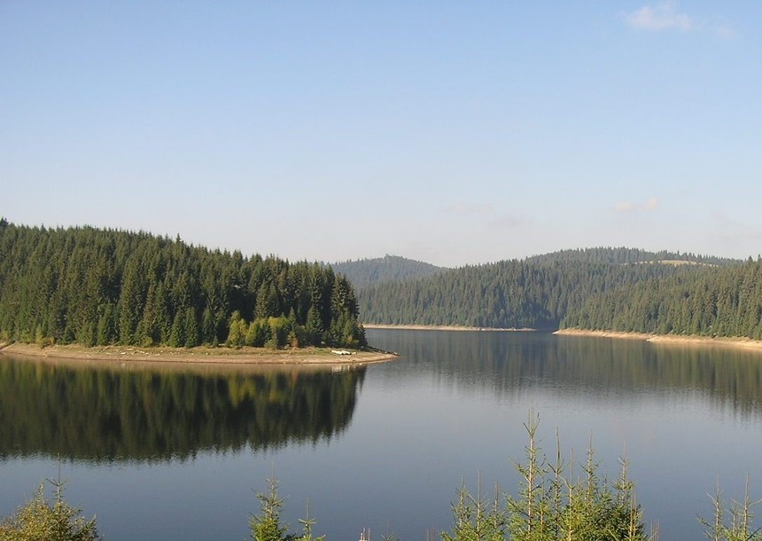 Noile regulamente de navigaţie pe lacurile Tarniţa şi Fântânele, aprobate de CJ Cluj: Este permis accesul cu ambarcaţiuni care folosesc motoare electrice sau cu vâsle, vele ori pedale