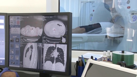 Spitalul de Boli Infecţioase din Timişoara nu mai poate realiza investigaţii imagistice de tip CT persoanelor infectate cu SARS-CoV-2, după ce s-a defectat aparatul