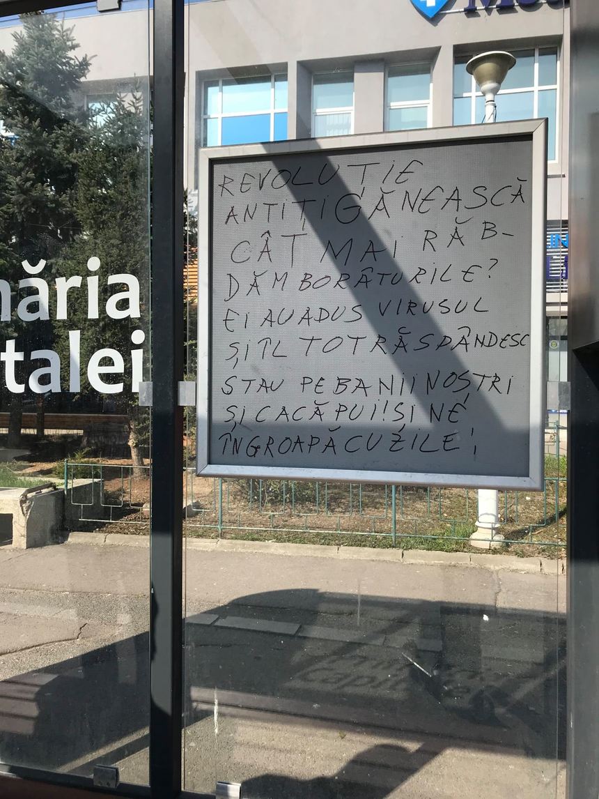 Mesaj rasist, scris într-o staţie de autobuz de pe Calea Floreasca / Reprezentant Aresel: Astfel de mesaje rănesc - VIDEO